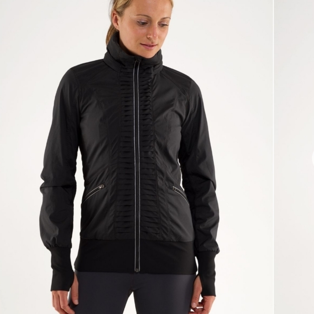 Lululemon Run: Back On Track Long Sleeve Jacket. Black. Hood. Size 4.